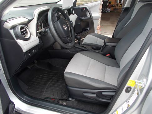Used 2013 Toyota RAV4 AWD LE image 14