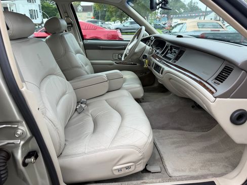 Used 1997 Lincoln Town Car Signature RWD image 20