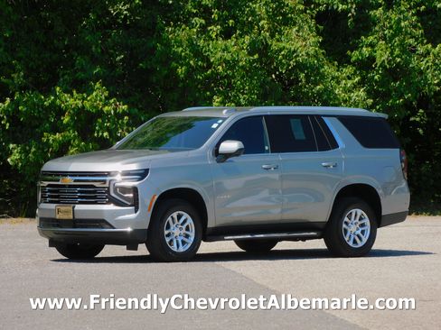 Used 2025 Chevrolet Tahoe 4WD LT image 1