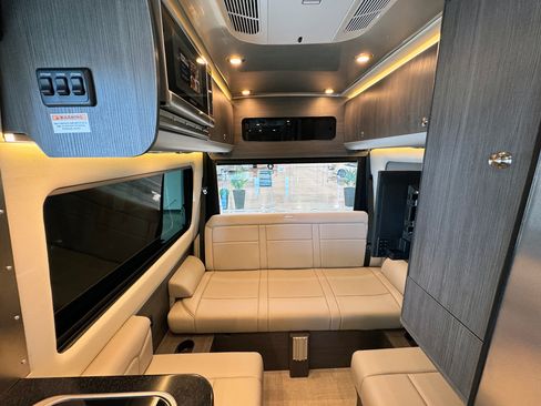 Used 2024 Mercedes-Benz Sprinter 2500 image 14