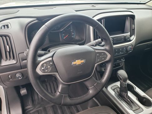 Used 2022 Chevrolet Colorado 2WD Extended Cab LT image 12