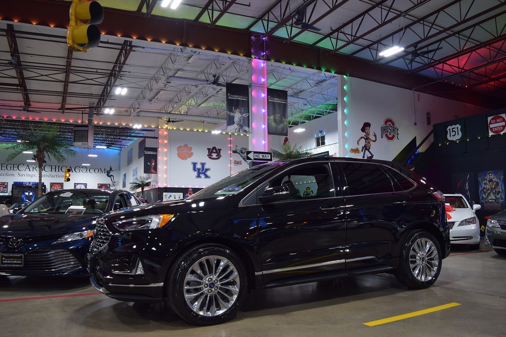 Used 2021 Ford Edge Titanium FWD image 3