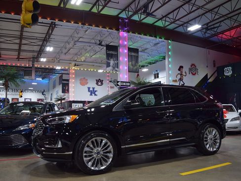 Used 2021 Ford Edge Titanium image 3