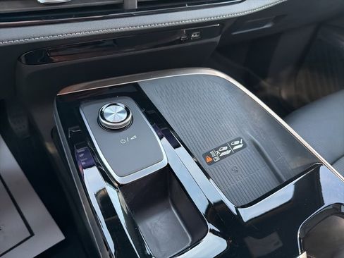 Used 2025 Buick Enclave Avenir image 15