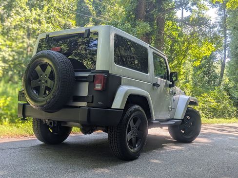 Used 2012 Jeep Wrangler Sahara image 4