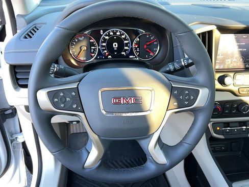 Used 2024 GMC Terrain Denali image 19