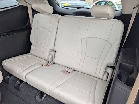 Used 2023 Buick Enclave Essence image 9