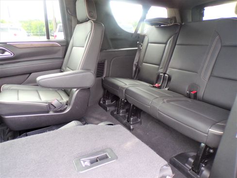 Used 2022 Chevrolet Suburban Premier image 8