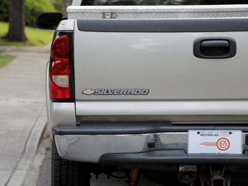 Used 2005 Chevrolet Silverado 2500 4x4 Extended Cab image 7