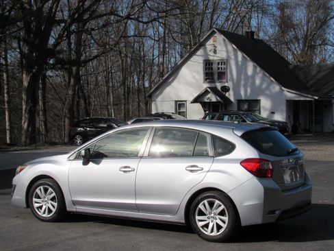 Used 2016 Subaru Impreza 2.0i Premium image 5