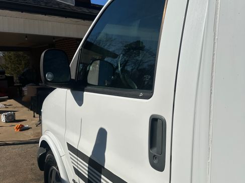 Used 2002 Chevrolet Express 3500 LS image 6