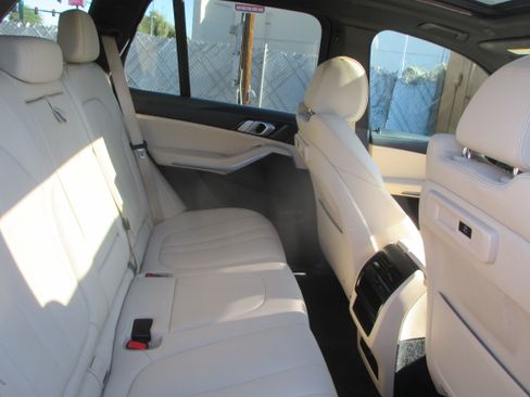 Used 2020 BMW X5 sDrive40i image 16