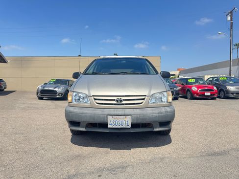 Used 2001 Toyota Sienna LE FWD image 13