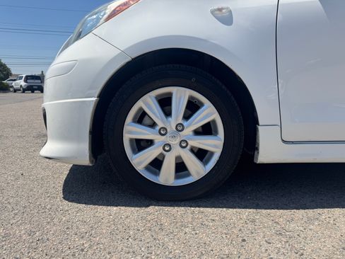 Used 2009 Toyota Yaris 4-Door Hatchback FWD image 14