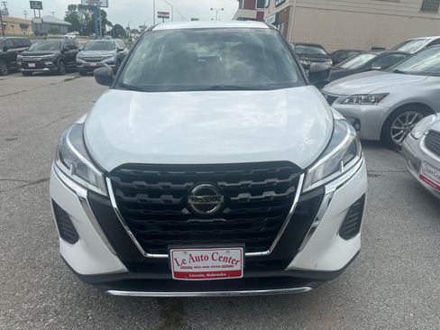 Used 2021 Nissan Kicks S image 3