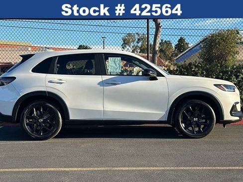 Used 2023 Honda HR-V Sport image 4