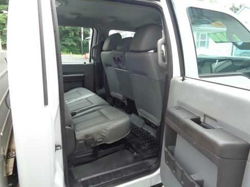 Used 2015 Ford F550 2WD Crew Cab Super Duty image 10