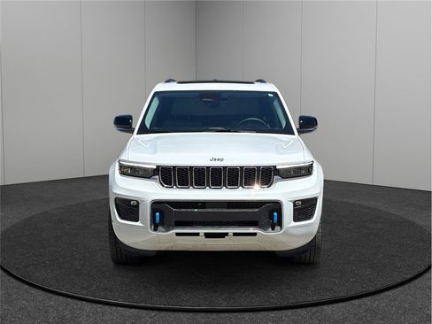 Used 2022 Jeep Grand Cherokee Overland image 3