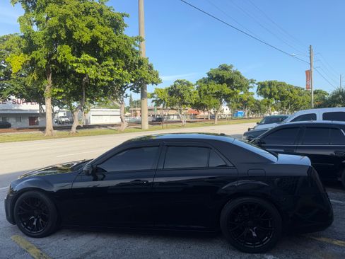 Used 2011 Chrysler 300 Limited RWD image 5