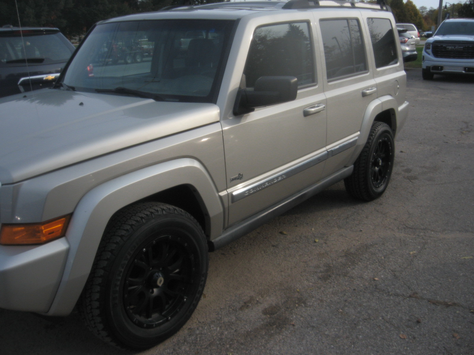 Used 2006 Jeep Commander 4WD image 1