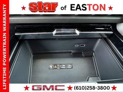 New 2025 GMC Yukon XL Denali image 24