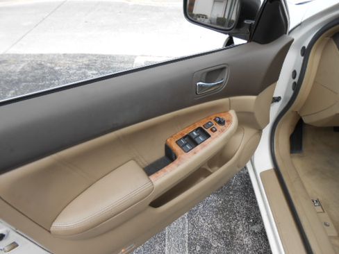 Used 2005 Honda Accord EX Sedan image 10