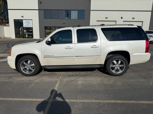 Used 2011 GMC Yukon XL SLT image 4