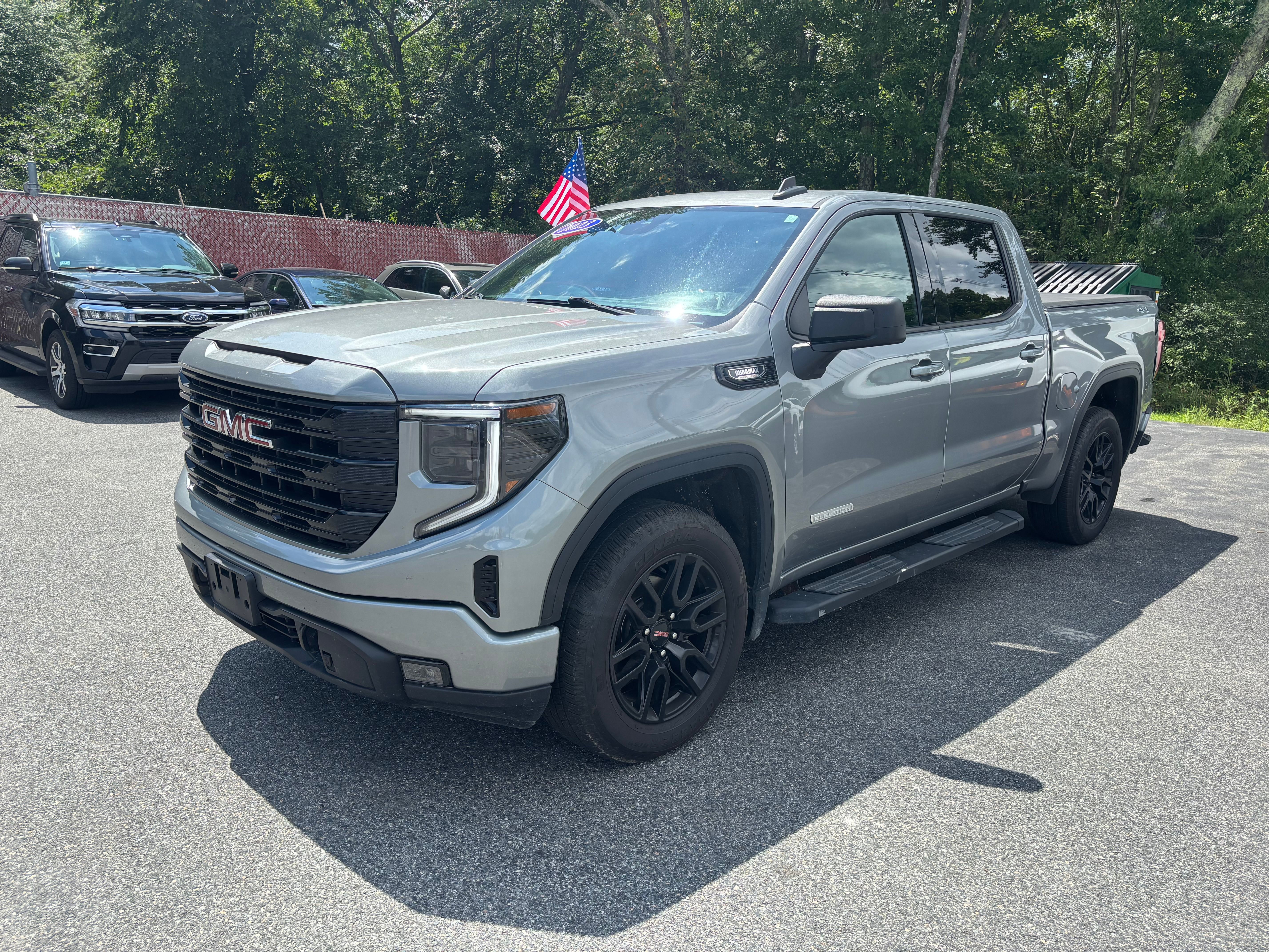Used 2023 GMC Sierra 1500 4x4 Crew Cab Elevation image 3