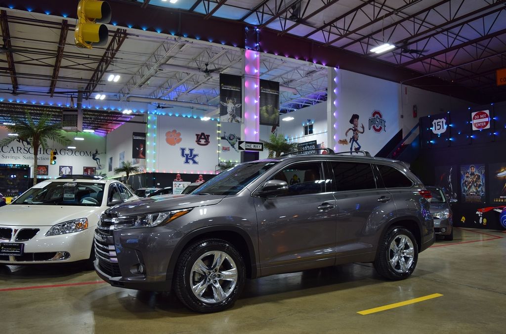 Used 2018 Toyota Highlander Limited V6 w/ 3rd Row FWD image 3