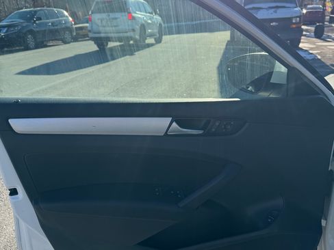 Used 2012 Volkswagen Passat 2.5 SE image 9