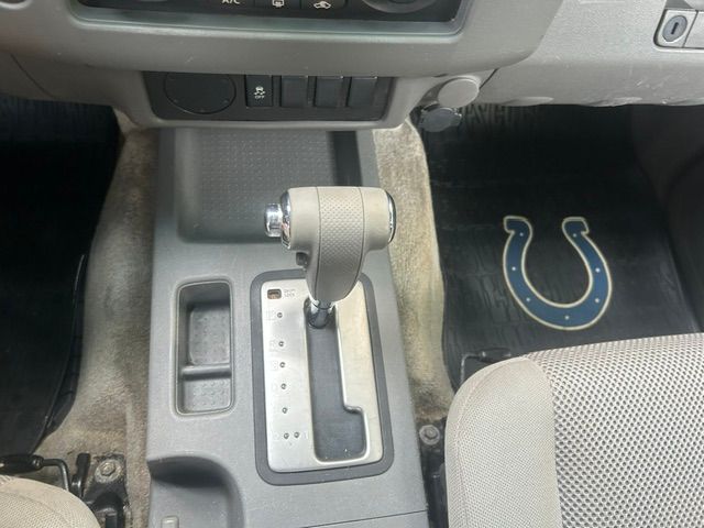 Used 2012 Nissan Frontier 2WD Crew Cab image 12
