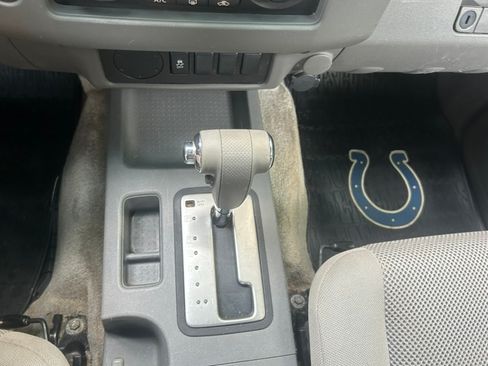 Used 2012 Nissan Frontier 2WD Crew Cab image 13
