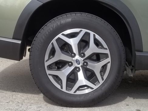 Used 2020 Subaru Forester Premium image 14