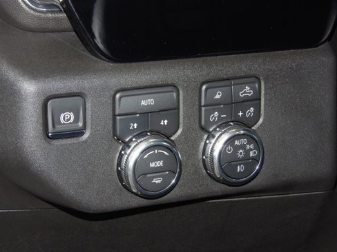 Used 2026 GMC Sierra 1500 4x4 Crew Cab SLT image 27
