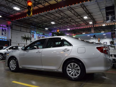 Used 2013 Toyota Camry LE image 12