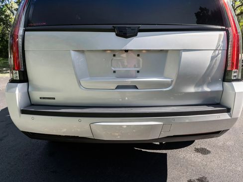 Used 2016 Cadillac Escalade Platinum image 26