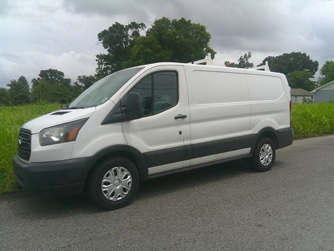 Used 2019 Ford Transit 150 XL RWD image 1