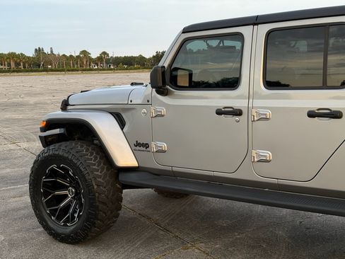 Used 2021 Jeep Gladiator Sport AWD/4WD image 31