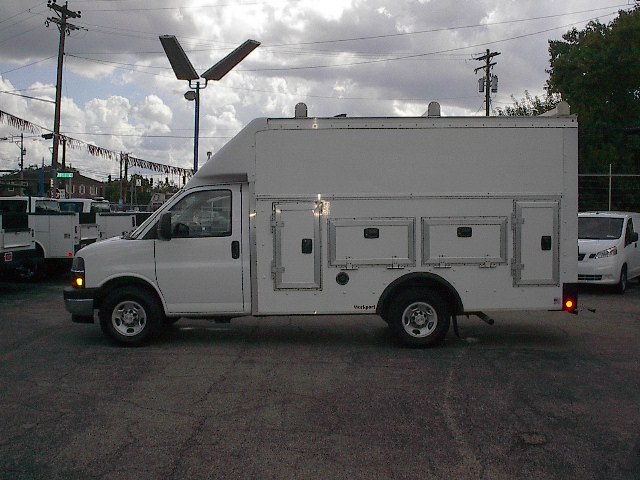 Used 2022 Chevrolet Express 3500 UNAVAIL RWD image 12