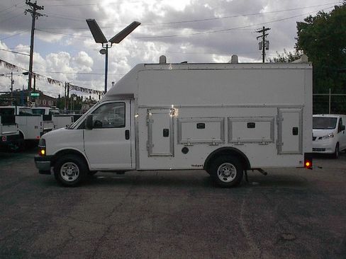 Used 2022 Chevrolet Express 3500 UNAVAIL RWD image 12