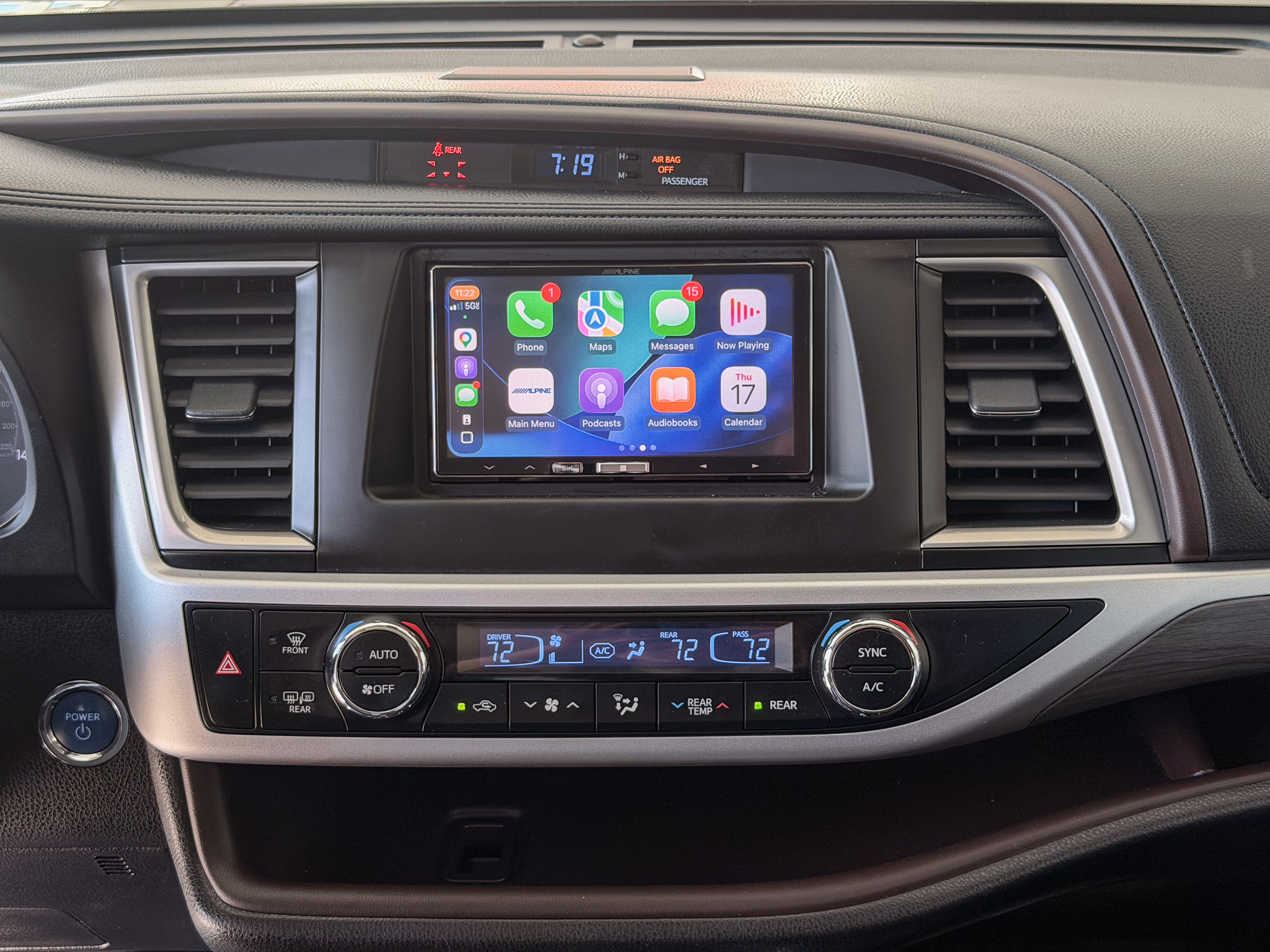 Used 2019 Toyota Highlander AWD Hybrid image 10