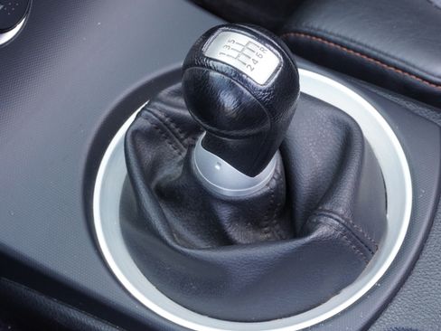 Used 2005 Nissan 350Z Roadster RWD image 13