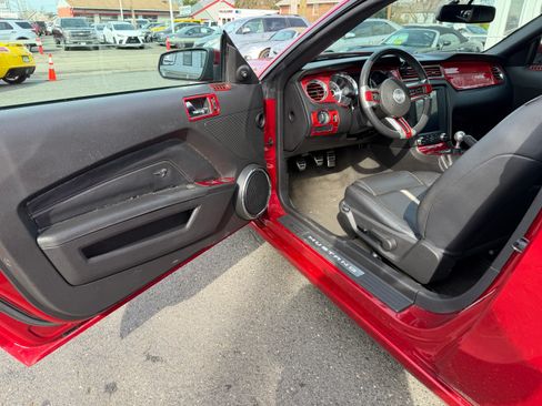 Used 2013 Ford Mustang GT Premium image 2