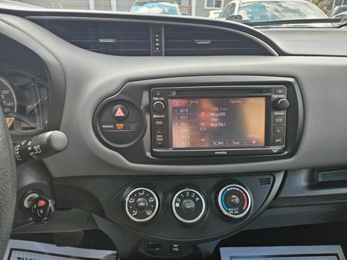 Used 2015 Toyota Yaris LE image 21