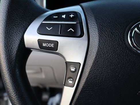 Used 2013 Toyota Highlander LE Plus image 22