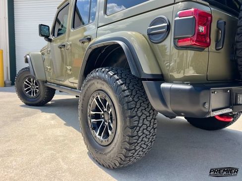 Used 2025 Jeep Wrangler Unlimited Rubicon AWD/4WD image 10