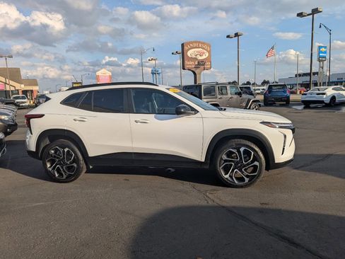 Used 2024 Chevrolet Trax RS image 4