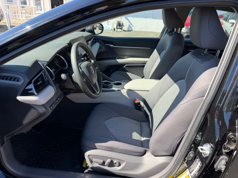 Used 2021 Toyota Camry LE FWD image 3
