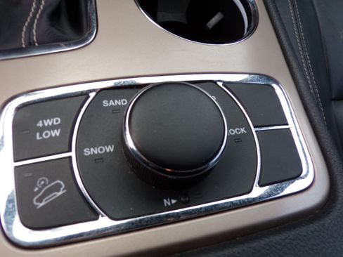 Used 2016 Jeep Grand Cherokee Limited image 13