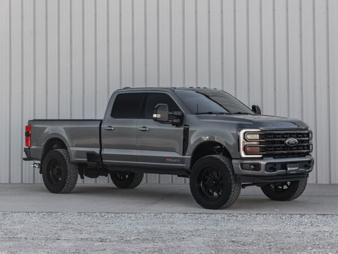 Used 2024 Ford F350 AWD/4WD image 9